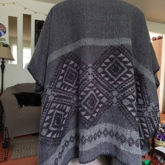 Steve Madden OSFM Long Neck Poncho-Type Sweater Cover-up - Picture 9 of 15